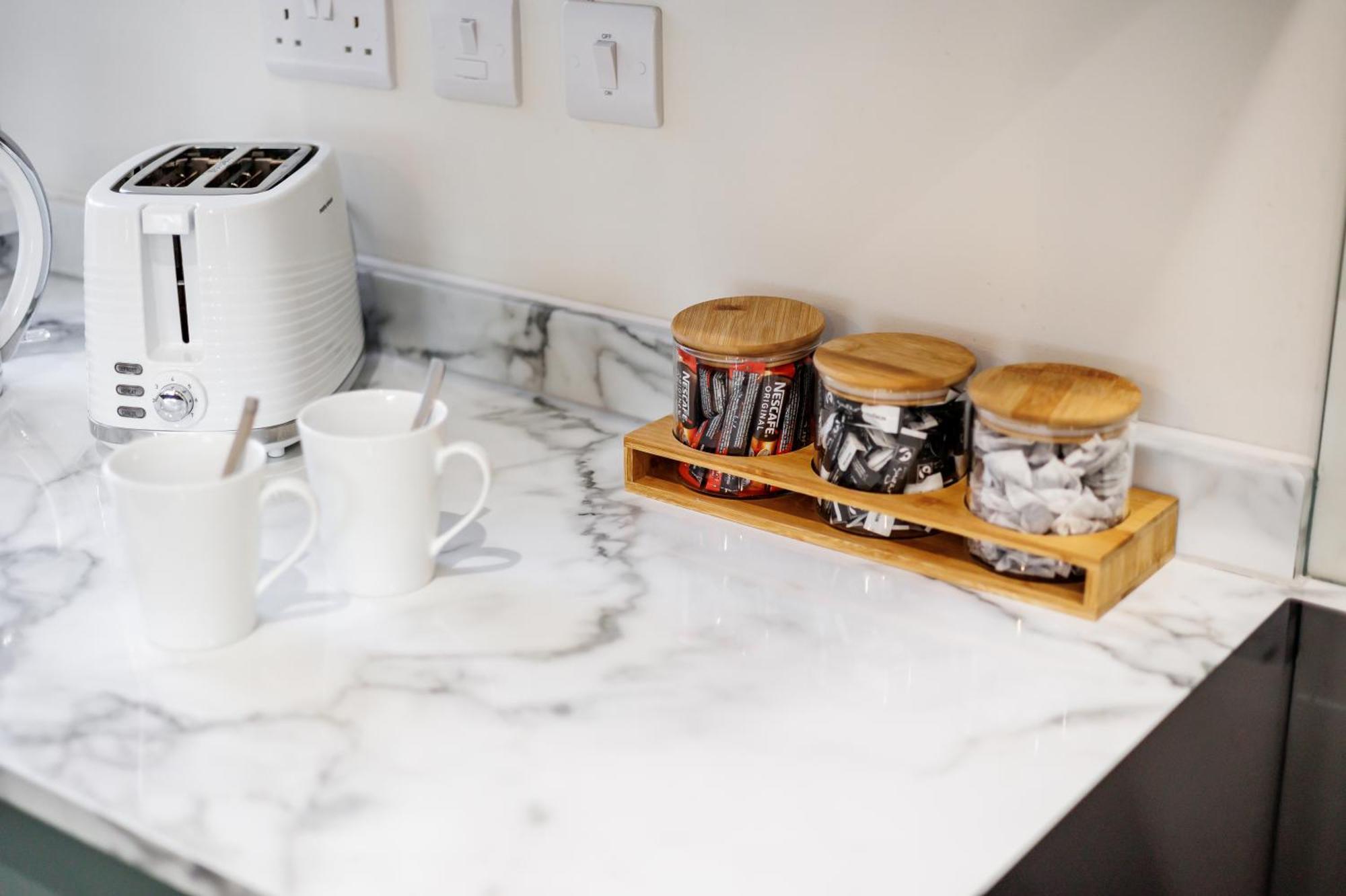 Sea Breeze - Pebbles Apartment Bournemouth Bagian luar foto