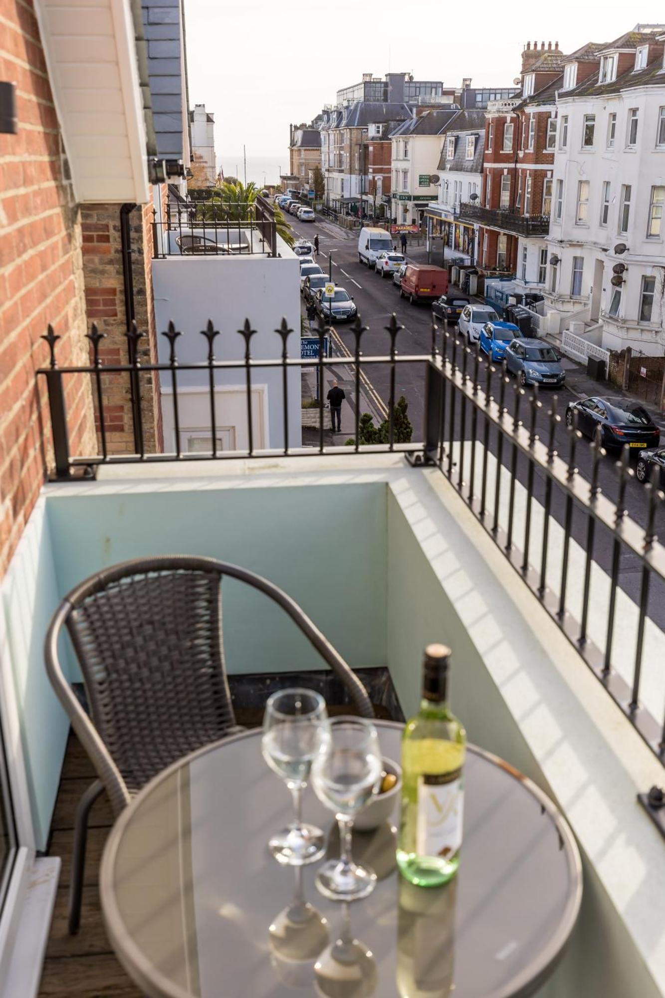 Sea Breeze - Pebbles Apartment Bournemouth Bagian luar foto