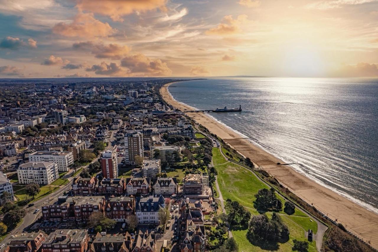 Sea Breeze - Pebbles Apartment Bournemouth Bagian luar foto